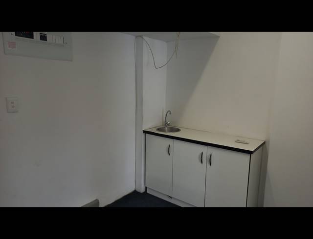 186M² BUSINESS TO LET IN OVERPORT